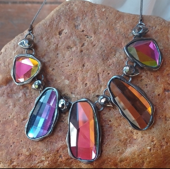 Gorgeous Edgy Oil Spill Multicolor Multifaceted Eyecatching Statement Necklace - Picture 11 of 12